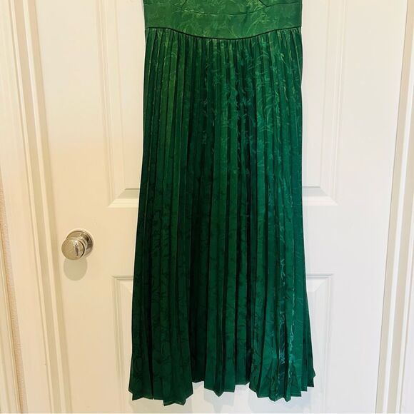 Lulus Women’s Chic Sensibility Dark Green Satin Jacquard Pleated Midi Dress Sz M - Picture 7 of 14
